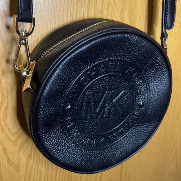 Beautiful black crossbody purse. - Picture 2 of 4